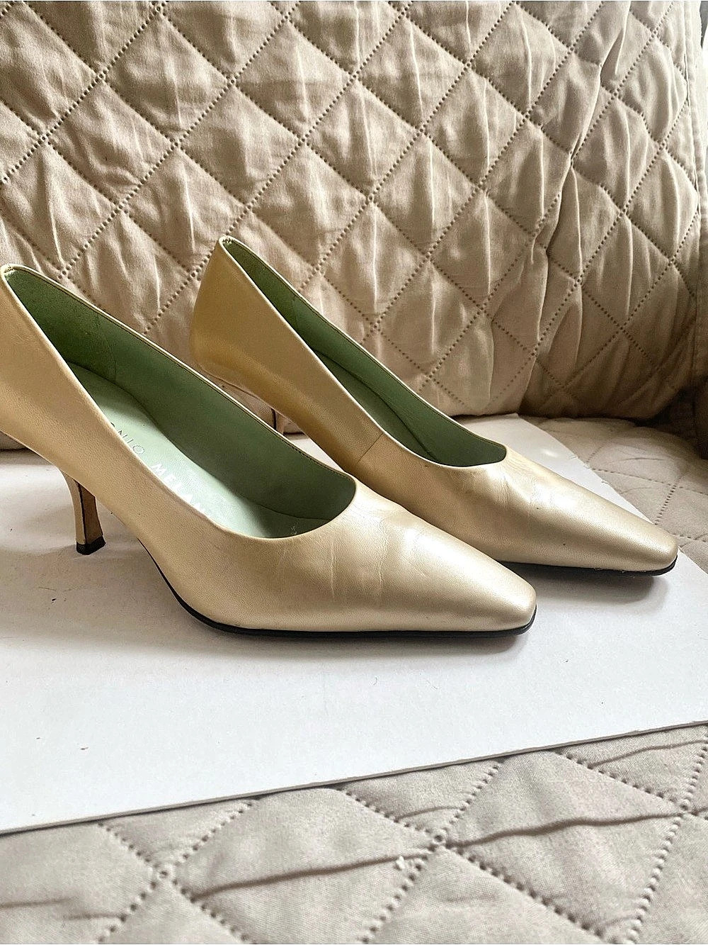 Antonio Melani Pointed Toe Leather Kitten Heel Pumps in Gold, Sz 6